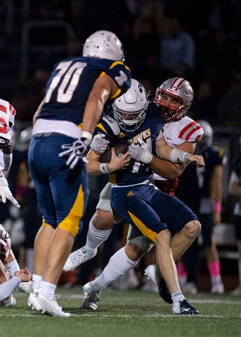 Last-second trick play lifts Catholic Memorial over Xaverian, 41-38